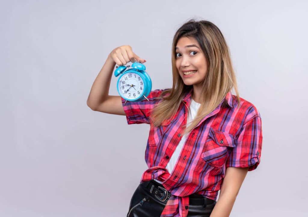 “Filipino Time”: What It Is, Why It Happens, and When It Doesn’t Apply at Work